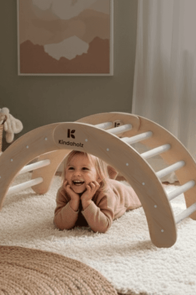 7 Gründe, warum ein Kletterbogen die Entwicklung deines Kindes fördert